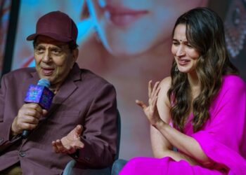 Dharmendra Showers Love on Alia Bhatt, Prays for Ranbir Kapoor