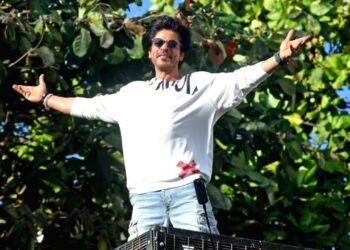Here’s Why Shah Rukh Khan & Family Are Temporarily Moving Out of Mannat