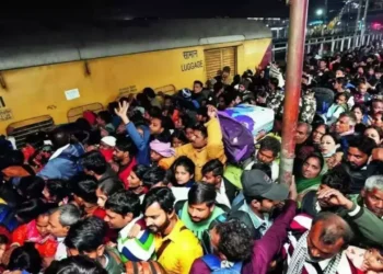 Massive Crowd at New Delhi Railway Station Amid Train Delays; Situation Under Control 2025