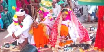 One Groom, Two Brides: Telangana Man Marries Both Lovers in Same Mandap! 2025