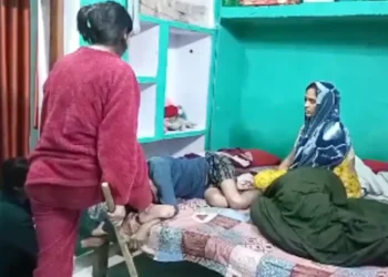 Shocking Video: Daughters and Mother Allegedly Assault Elderly Father in Madhya Pradesh