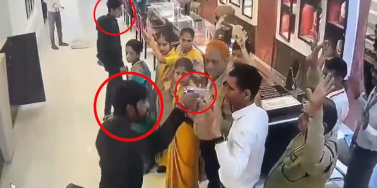 Tanishq Showroom Heist: ₹25 Crore Jewellery Looted at Gunpoint in Bihar, 2 Injured