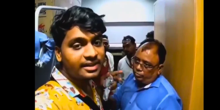 Kurla Express: Unauthorized Vendors Overcharge as 'Rail Neer' Goes Untouched