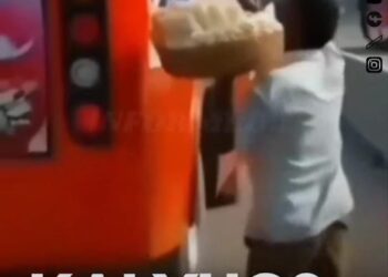 Vendor Chases Bus to Retrieve Payment from Passenger in Viral Video