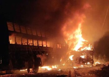 A bus caught fire on the Mumbai-Pune Expressway, but fortunately, no injuries have been reported March 25, 2025.