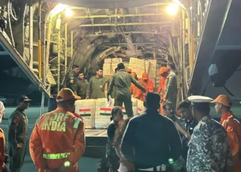 India Steps Up as the "First Responder": 15-Tonne Aid Arrives in Quake-Hit Myanmar