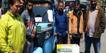 Kashmiriyat in Action: Auto Drivers Unite to Offer Free Rides to Tourists After Pahalgam Tragedy 2025