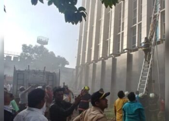 Massive Fire Erupts at Crystal Tower in Andheri East, Mumbai; No Casualties Reported So Far Mumbai, April 17