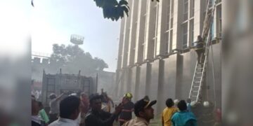 Massive Fire Erupts at Crystal Tower in Andheri East, Mumbai; No Casualties Reported So Far Mumbai, April 17