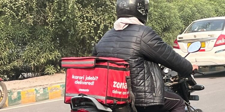 Srinagar Delivery Boy Brutally Attacked Over Prepaid Parcel Drop-Off Request 2025