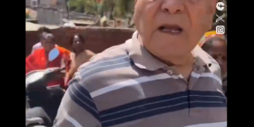 Elderly Man Randomly Smashes Car Windshield in Noida, Walks Away Calmly 2025