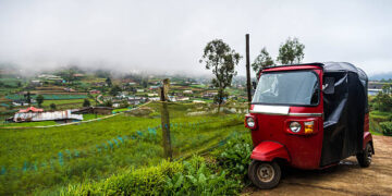 Desi Jugaad: Farmer Uses Auto Rickshaw to Plough Fields, Proving Ingenuity Knows No Bounds 2025