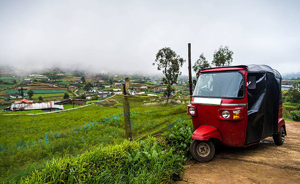 Desi Jugaad: Farmer Uses Auto Rickshaw to Plough Fields, Proving Ingenuity Knows No Bounds 2025