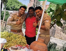 Shielded by Kindness: Officer Ashmalik Brings Relief to Struggling Fruit Seller Under Scorching Sun 2025