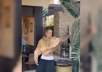 Justin Bieber Slams 'Money-Hungry' Paparazzi: 'You Don’t Care About Human Beings'