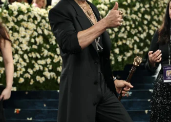 Met Gala 2025: Shah Rukh Khan Makes a Regal Debut, Steals the Spotlight with Style and Charisma
