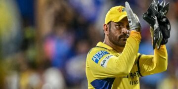 MS Dhoni Still Eyeing Leadership Role? CSK Faces Criticism for Placing Ruturaj Gaikwad in an 'Unsettling' Captaincy Position