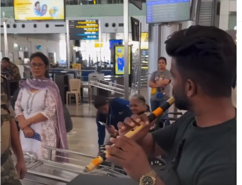 aipuri Brothers Touch Hearts at Raipur Airport 2025