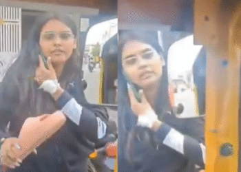 The woman claimed that the autorickshaw had hit her vehicle, but the driver repeatedly denied the allegation, saying, “You can check the CCTV footage. I didn’t even touch your vehicle.