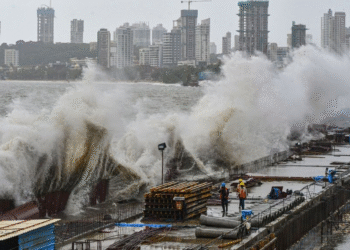 Mumbai Weather Alert: Colaba Records 90mm Above Average Rainfall, City Braces for 4.87m High Tide