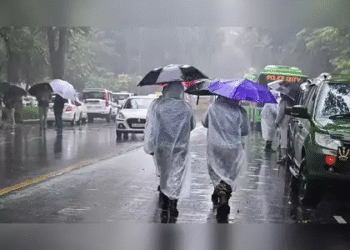 Delhi Weather Alert: IMD Issues ‘Yellow Alert’ for June 18 – Rain, Thunderstorms & 50 km/h Gusty Winds Expected