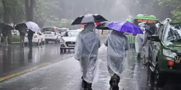 Delhi Weather Alert: IMD Issues ‘Yellow Alert’ for June 18 – Rain, Thunderstorms & 50 km/h Gusty Winds Expected