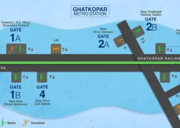 Heavy Rush at Mumbai Metro After Train Delays Due to Technical Glitch | Watch Video 2025