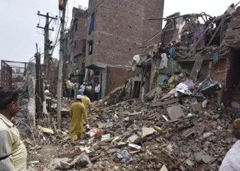 Seelampur Tragedy: 4-Storey Building Collapse in Delhi Leaves 2 Dead, 8 Injured — Rescue Ops Save 12+ Lives