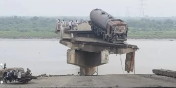 Gujarat Bridge Collapse: 9 Killed as Vehicles Plunge Into River