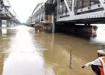 Yamuna Surges Past 207 m in Delhi—Over 7,500 Evacuated as Floodwaters Spread
