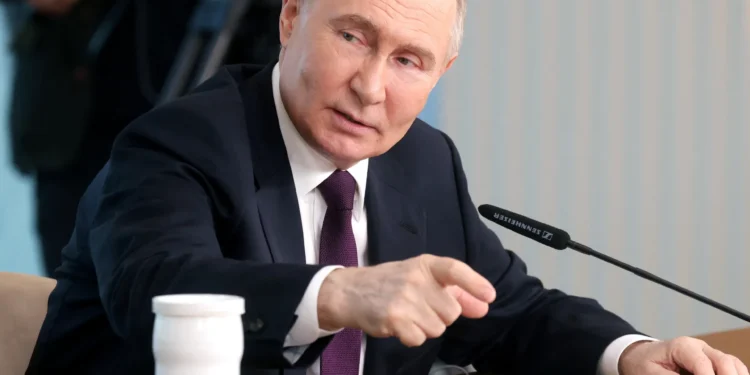 Putin Warns: Western Troops in Ukraine Would Be ‘Legitimate Targets’—Implications for Peacekeeping 2025