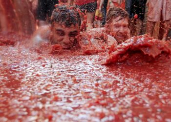 Indians Celebrate La Tomatina in Spain with a Bollywood Extravaganza 2025