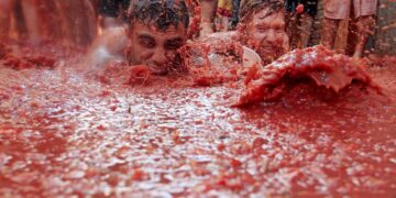 Indians Celebrate La Tomatina in Spain with a Bollywood Extravaganza 2025