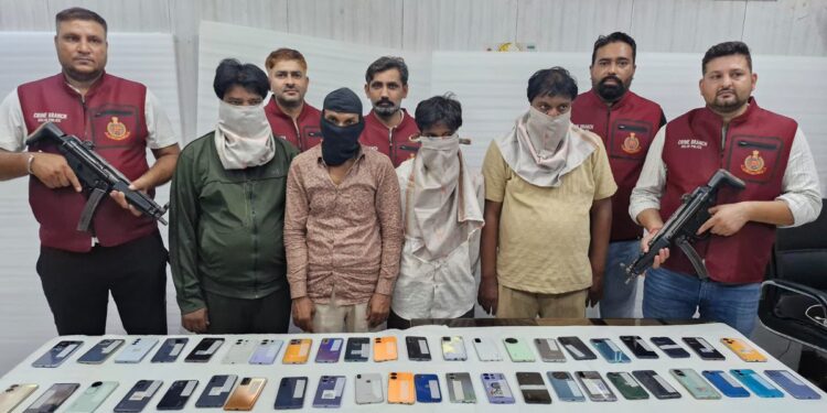 Delhi: Inter-State Phone Theft Racket Busted – 4 Arrested with 45 Stolen Phones from Mumbai 'Visarjan' Crowds