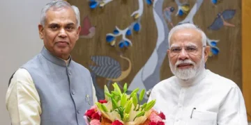 Gujarat Governor Acharya Devvrat Takes Additional Charge of Maharashtra After C.P. Radhakrishnan Steps Down 2025