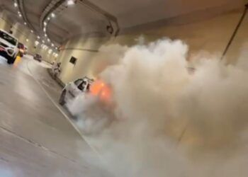 Car Catches Fire Inside Mumbai Coastal Road Tunnel – 1 Hour Traffic Disruption 2025