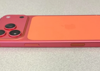 A number of early iPhone 17 Pro adopters face decolorization issues