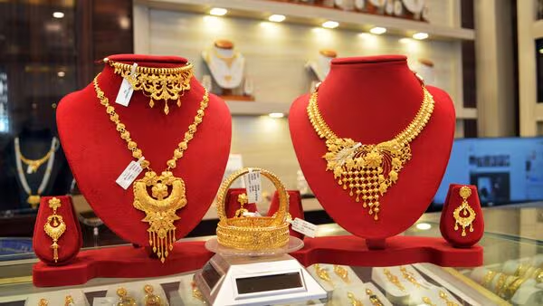Gold Prices Drop on MCX Ahead of US Inflation Report, Silver Falls by 1%