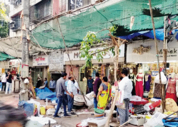 Mumbai: After two clashes in a day, BMC clears 50 illegal stalls in Mulund